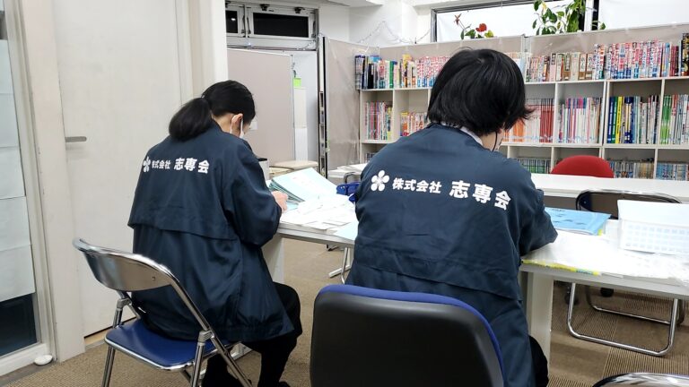 年度末には机やプリントなどの整理整頓を！