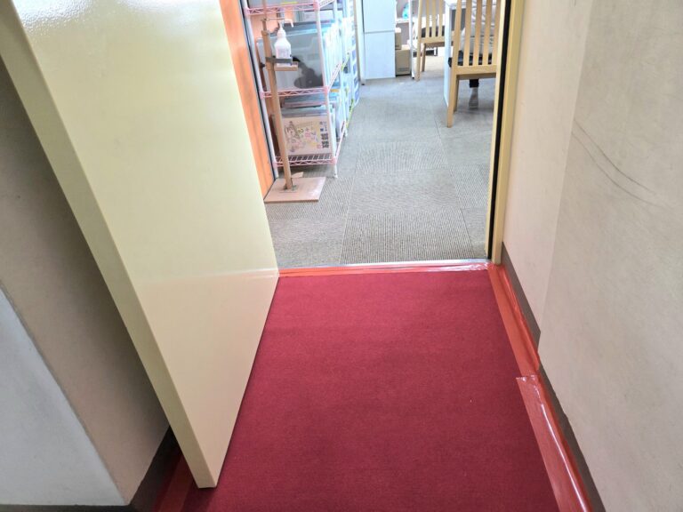 ３階教室の入り口を別途作りました！事務室入り口と分けることで良い効果が出ています