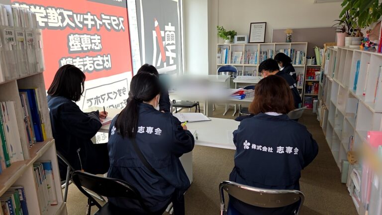 社内での出張報告説明会を開催しました！