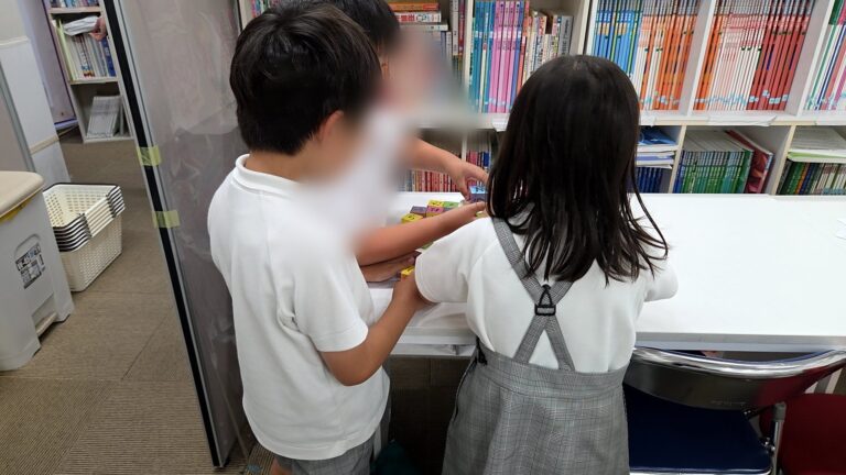 授業が終わったお迎えの時間は、“塾友”との交流時間！