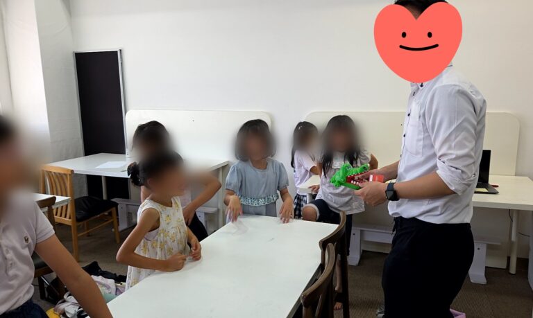 夏休みなので、久しぶりに会った先生に歓喜！！みんな話したりないという状態でした(^^♪