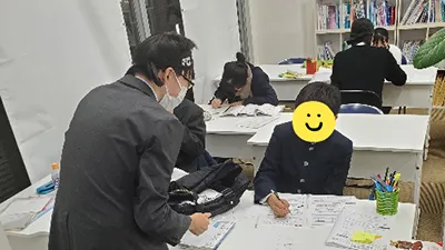 講師にすぐ相談できたり勉強に集中できる環境により手厚いサポート体制を構築