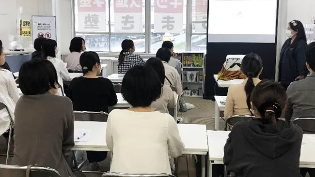 スタディキッズ進学塾・志専塾に入塾している生徒さんの保護者対象の勉強会を年3回開催しているシーン