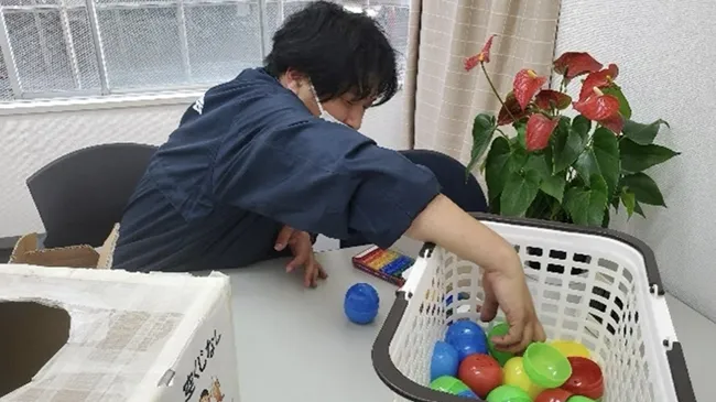 スタディキッズ進学塾に入塾している小学校1年生から4年生まで対象の通塾4回で1回ガチャ玉抽選サービスの画像