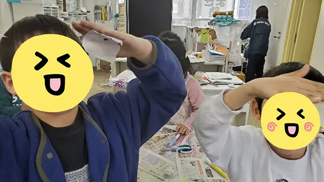 学校の春休み・夏休み・冬休み期間中に実施する季節講習で8時〜18時までお子様をお預かりするサービスの様子